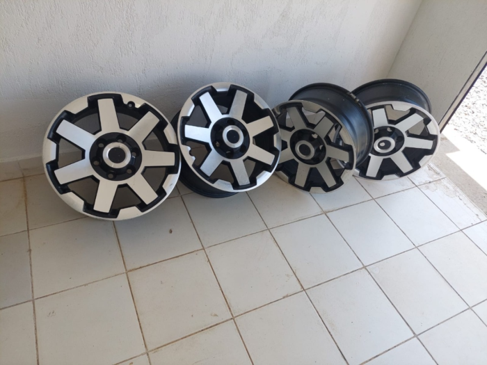 Size-17-rim-for-PradoHilluxMitsubishi-Pajero-ShogunPathfinderHUMMER-H3-1.png