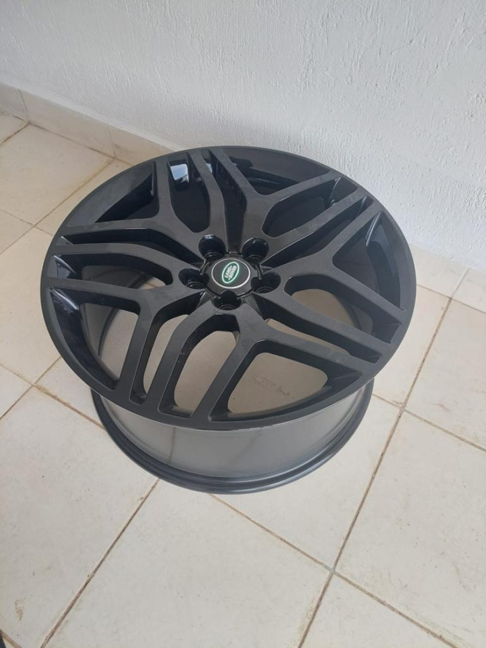 Size-20-black-rims-for-Range-Rover-and-Land-rover-Discovery.png