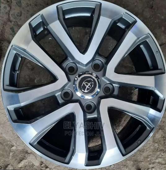 black-silver-rim-for-Toyota-Land-Cruiser.png